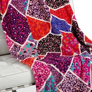 NEW W.TAGS-Vera Bradley modern medley blanket
